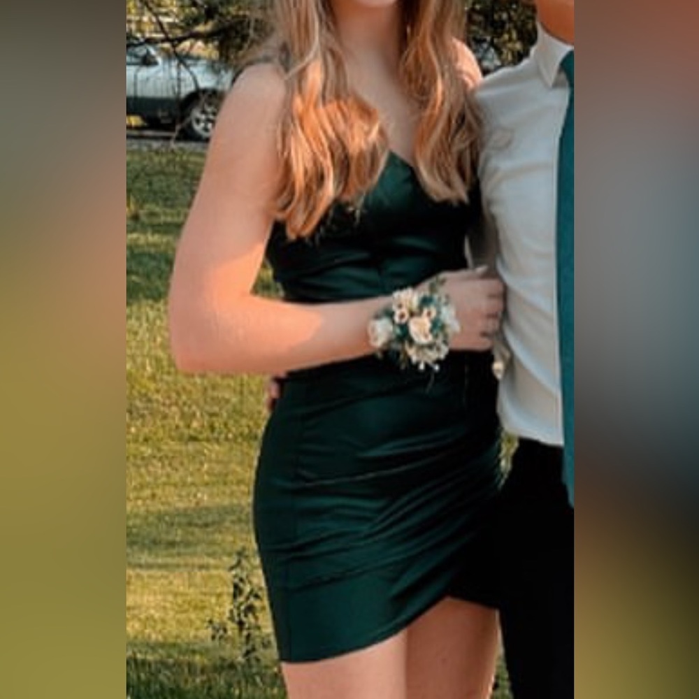 satin Lucy in the Sky homecoming dress. In dark green. size small